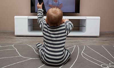 "Teściowa zarzuca mi, że nie dbam o rocznego syna, bo on ogląda bajki. Co za zołza"