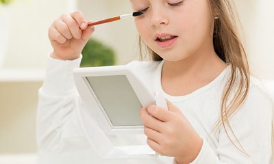 "Pozwalam malować 7-letniej córce rzęsy, bo chce ładnie wyglądać. Co w tym złego?"