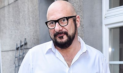 Piotr Gąsowski w długich, kręconych i czarnych włosach! Wygląda jak Włoch! Jak on to zrobił?