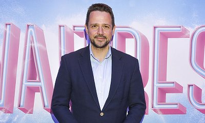 Rafał Trzaskowski na premierze musicalu. Na górze OK, ale co on założył na dół?