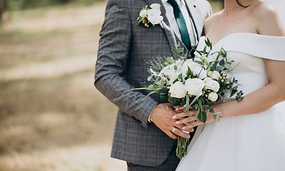 Jak wybrać sukienkę na wesele w plenerze?