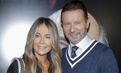 Małgorzata Rozenek w mini sukience z długimi rękawami na premierze. Internauci ostro: Zabrała tę koszulę synom?
