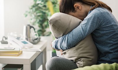 "Nie mogę karmić piersią. Teściowa napisała do męża SMS-a, że doprowadzę dziecko do anemii"