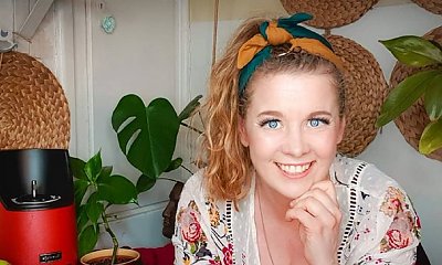 Anna Powierza relaksuje się w szlafroku podczas urlopu! "Królowa na leżaku" - ktoś pisze