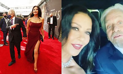 Emmy 2021: Catherine Zeta-Jones w bordowej gorsetowej sukni z rozcięciem. Fani patrzą na twarz: Pięknie się starzeje?