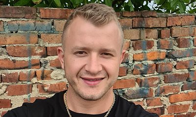 Dawid Narożny z zespołu "Piękni i Młodzi" zmierzył się na ringu z Medusą. Jak poszło słynnemu muzykowi disco-polo?