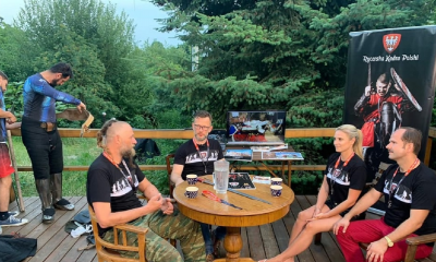 Sławomir w ringu bije się z dziećmi... na miecze