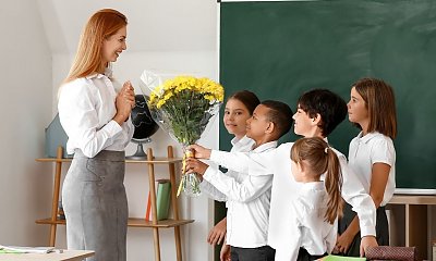 "Rodzice z trójki klasowej kupili nauczycielce prezent za prawie 1000 zł! Przecież to przesada!"