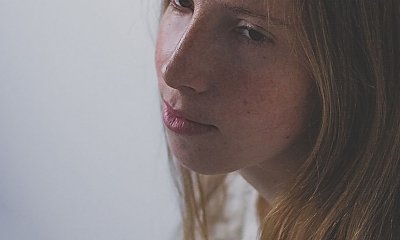 "Mąż zabrania mi się malować, ale lajkuje na Insta modelki w pełnym makijażu..."