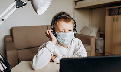 "Mój syn ma zdalne, bo jego niezaszczepiony kolega z klasy jest na kwarantannie..."