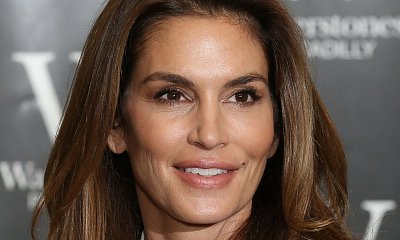 Córka Cindy Crawford wygląda jak kopia matki! Kaia zachwyciła kreacją na gali. Co za klasa!