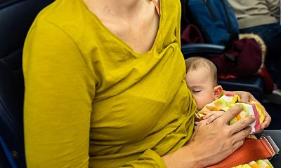 Młoda mama wyrzucona z autobusu przez kierowcę, bo karmiła piersią! Nikt jej nie bronił!