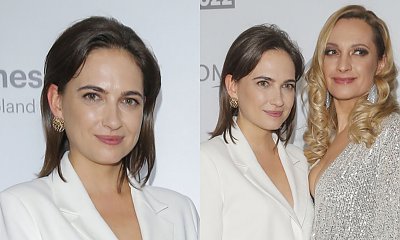 Anna Cieślak w białym damskim garniturze na wiosnę 2022. Jej spodnie to hit! Żona Edwarda Miszczaka zadała szyku!