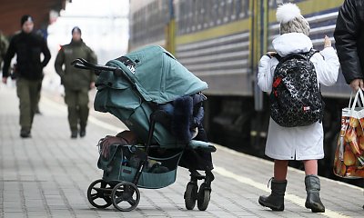 Polskie matki w geście solidarności z Ukrainkami przekazują im dziecięce wózki...