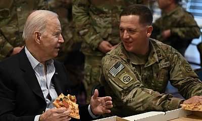 Joe Biden zjadł pizzę podczas wizyty w Polsce! Właściciel lokalu nie wiedział, że prezydent USA jej spróbuje. "Na 100% tę, którą jadł nazwiemy pizzą prezydenta Joe Bidena"