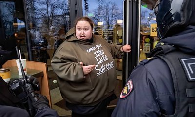 Rosjanie mają zamiennik McDonalda! Będą jeść w "Wujku Wani". Logo firmy jest łudząco podobne do znanej sieciówki...