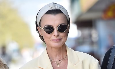 Ciężarna Katarzyna Sokołowska w żółtym garniturze wychodzi ze studia "Dzień Dobry TVN"
