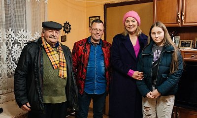 "Nasz nowy dom": Nastolatka mieszkała z ojcem i dziadkiem w złych warunkach. Jej nowy pokój zachwyca! Zobacz metamorfozę domu