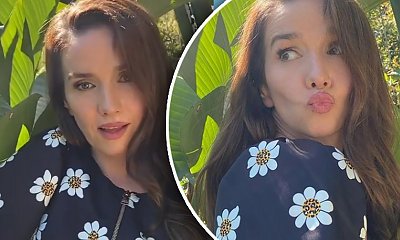44-letnia Natalia Oreiro w staniku na ściance. Do tego pióra i szpilki. "Jak modelka" - piszą fani