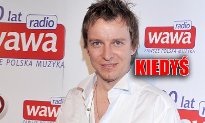 Piotr Kupicha w skórzanych spodniach i marynarce. Do tego krzyż na klacie. Wystylizował się za mocno?
