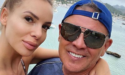 Izabela Janachowska chwali się synkiem i gołą klatą 63-letniego męża. Mały Chrisek to kopia taty!
