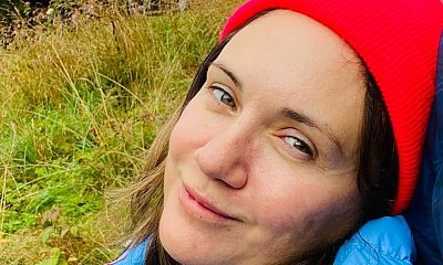 Ilona Ostrowska w białym damskim garniturze i...berecie! To najbardziej niecodzienna stylizacja eventu...