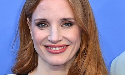 Jessica Chastain pozuje na ściance w stylizacji z dekoltem do pępka... Przesadziła?!