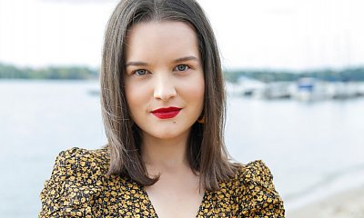 Aktorka z "Na Wspólnej" na błękitnym dywanie Disneya jest nie do poznania! Julia Chatys prezentuje minimalizm w najlepszym wydaniu!