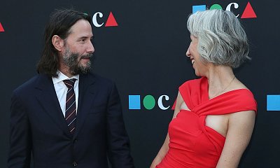 Keanu Reeves z siwowłosą dziewczyną na imprezie. Internauci komentują jej wygląd. "Obrzydliwe"