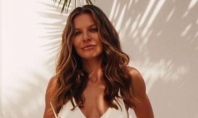 Anna Lewandowska pozuje na tle skał bez stanika. Pokazała zbyt wiele? Fani: "Po co się chwalić nowym biustem"?