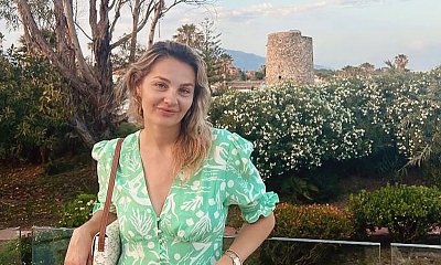 Małgorzata Socha w kwiecistej sukience z maxi rozcięciem! "Ale zgrabne nogi i w ogóle super figurka!" - piszą fani