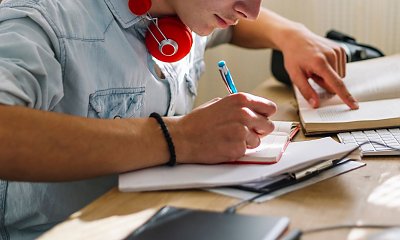 "Płacę dziecku za dobre oceny. Uważam, że dzięki temu wie, że ciężka praca popłaca"