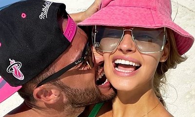 Karolina Pisarek spędza miesiąc miodowy na Bora-Bora. Pozuje w skąpym bikini i eksponuje zgrabne nogi. W tle piękne widoki