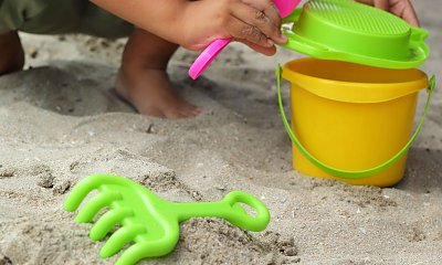 "Polskie morze to istna masakra! Parawany, krzyczące dzieci i piwerko na plaży. Tylko Polacy tak robią!"