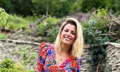 38-letnia Agnieszka Sienkiewicz wypina tyłek przed aparatem. Fani:"Jak matka dzieci może się tak obnażać?"