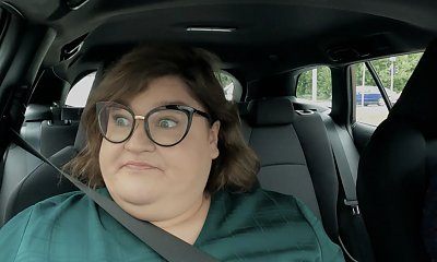Dominika Gwit w kostiumie kąpielowym wskakuje na różowego flaminga! Znamy cenę i markę tego modelu!