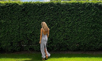 Małgorzata Rozenek porządkuje ogród. Aż się kurzy!