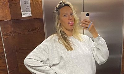 Ola Żebrowska w kusych majtasach odkrywa brzuszek i myje zęby: "Opluwam sobie brzuch" - pisze