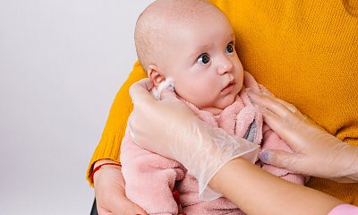 "Wnusia ma dopiero 3 miesiące, a synowa już chce jej przebić uszka. Nie pozwolę na to!"