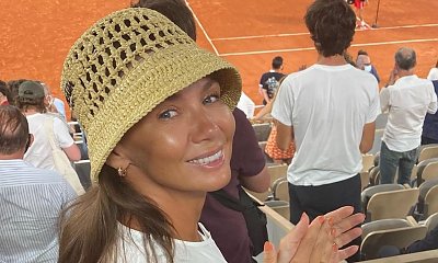 Kinga Rusin zadaje szyku w letniej, czerwonej sukience do ziemi. Przesadziła z wielkością dekoltu? Fani nie poznali jej na zdjęciu!