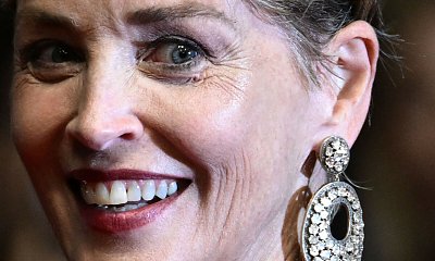 64-letnia Sharon Stone toples! Chwali się jędrnym biustem i płaskim brzuchem. Wygląda nieziemsko!