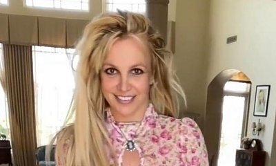 Britney Spears wrzuciła do sieci nagie zdjęcia. Nie ma na sobie stanika i eksponuje biust. Wylała się na nią fala krytyki!