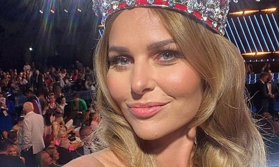 Paulina Sykut-Jeżyna w stroju kąpielowym wygina się na łódce i zalotnie pyta: "Wskoczyć do jeziora"? Ktoś pisze: "Wyglądasz bardzo seksownie"
