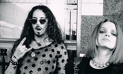 Michał Szpak wije się na podłodze z Margaret i tańczy z nią w pociągu. Ktoś pisze: "Szaleństwem do siebie pasujecie"