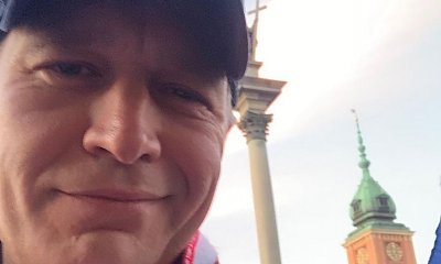 Michał Żebrowski pokazał zdjęcie z młodości. Ktoś pisze: "Pan ma tę zaletę, że nie musi być młodziutki, żeby być przystojny jak diabli"