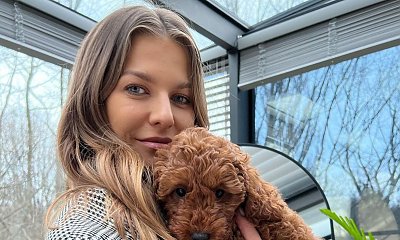 Anna Lewandowska w niebieskiej sukience Dolce & Gabbana na oficjalnej prezentacji męża w Barcelonie. Przepiękna stylizacja!