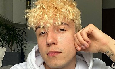 Mieszkania gwiazd: Dawid Kwiatkowski chwali się swoim apartamentem. Łoże jest iście królewskie!