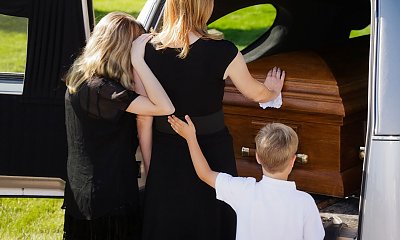 "Zabrałam synka na pogrzeb teścia. Rodzina do dziś mi to wypomina..."