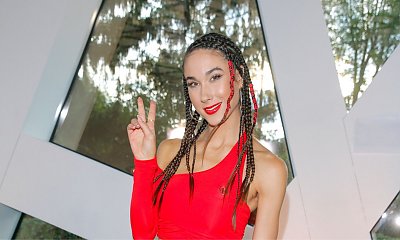Ida Nowakowska w brzoskwiniowych spodniach i topie na Wakacyjnej trasie dwójki. To najlepsza stylizacja imprezy!