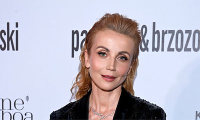 Katarzyna Zielińska w białej sukience z czerwonymi wzorami. Piękna stylizacja!